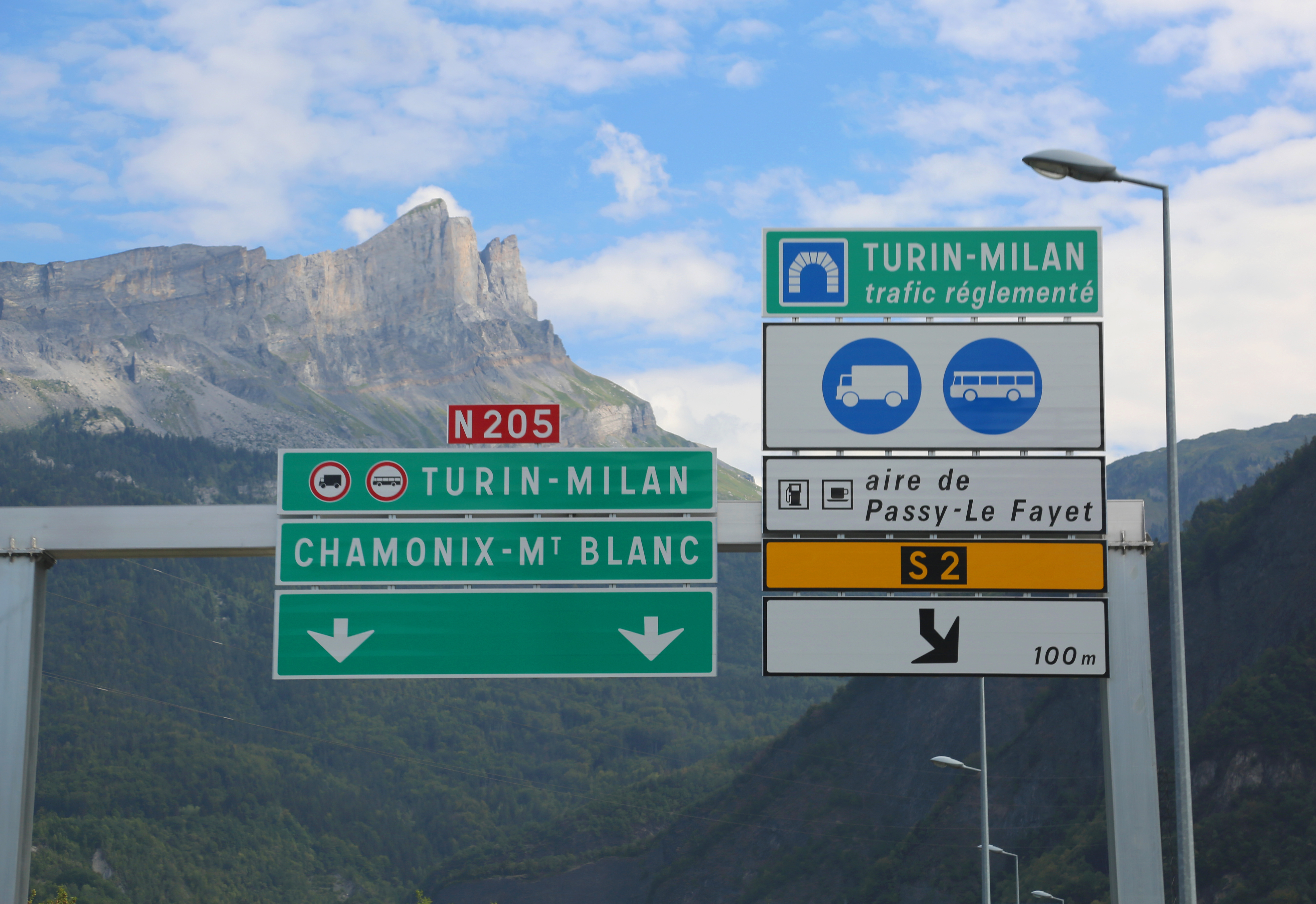 Traffic restrictions on the Brenner highway and in the Mont Blanc Tunnel